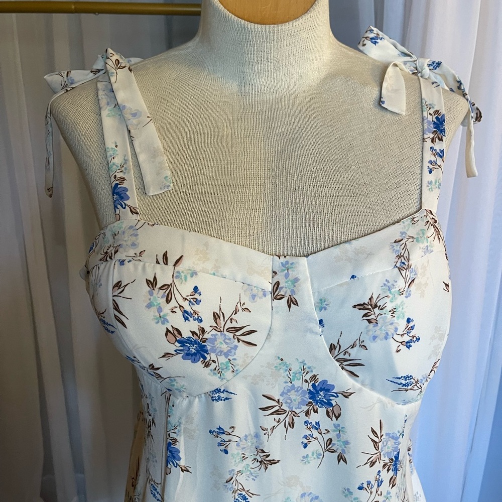 Lily Rose White and Blue Floral Dress - Picture 2 of 4